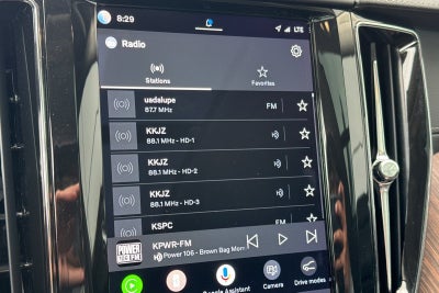 2023 Volvo XC60 B5 Ultimate Dark Theme