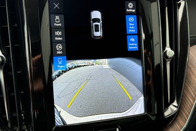 2023 Volvo XC60 B5 Ultimate Dark Theme