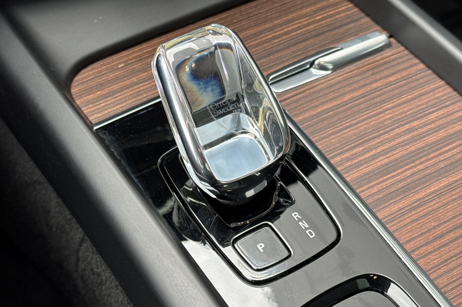 2023 Volvo XC60 B5 Ultimate Dark Theme