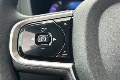 2023 Volvo XC60 B5 Ultimate Dark Theme