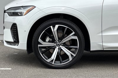 2023 Volvo XC60 B5 Ultimate Dark Theme