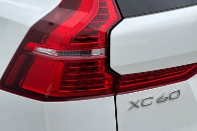 2023 Volvo XC60 B5 Ultimate Dark Theme