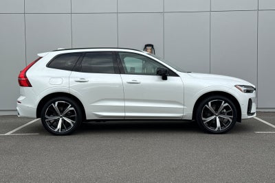 2023 Volvo XC60 B5 Ultimate Dark Theme