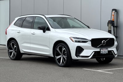 2023 Volvo XC60 B5 Ultimate Dark Theme