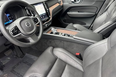 2023 Volvo XC60 B5 Ultimate Dark Theme