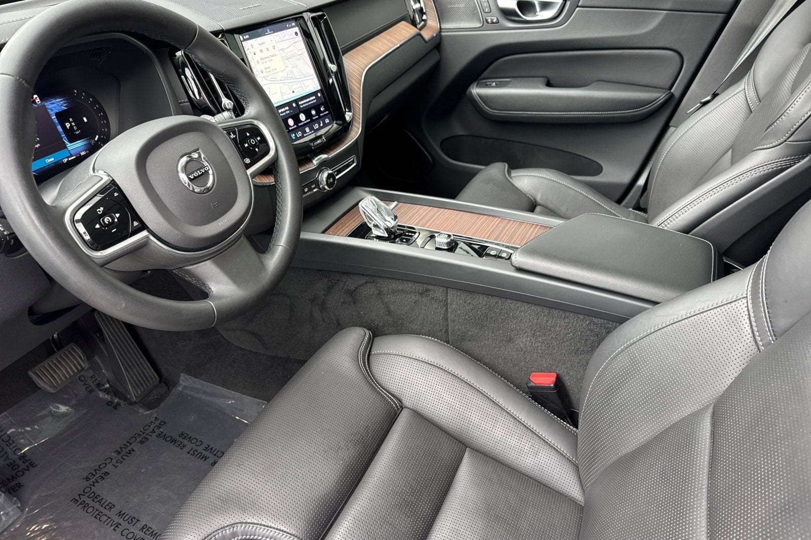 2023 Volvo XC60 B5 Ultimate Dark Theme
