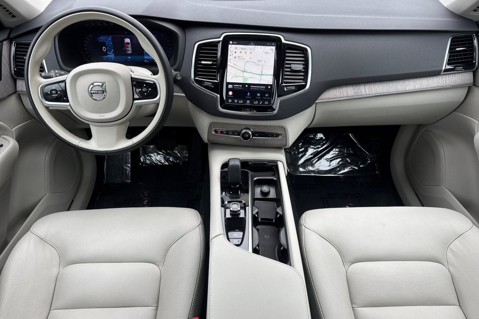2023 Volvo XC90 B5 Plus