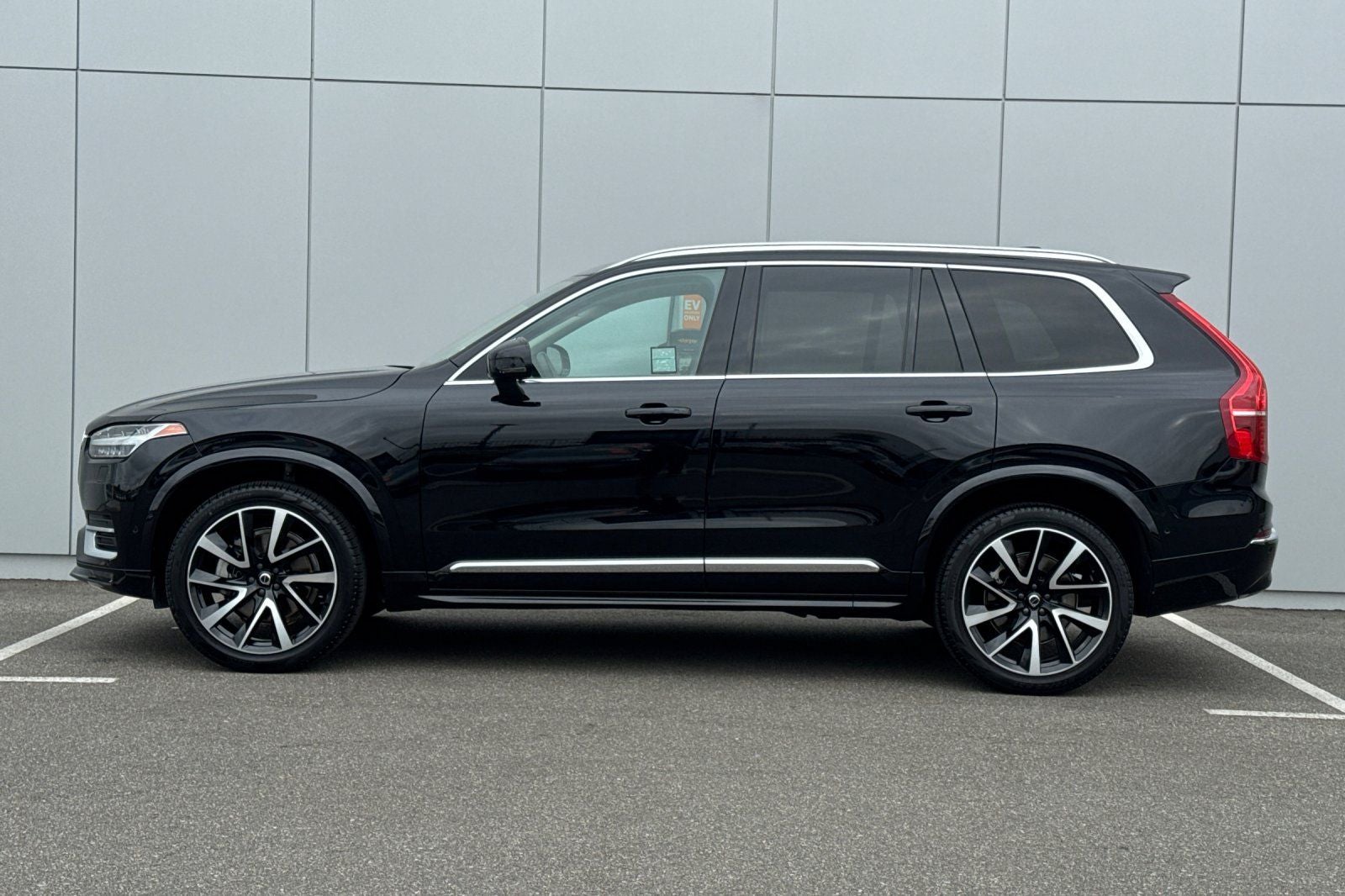 2023 Volvo XC90 B5 Plus
