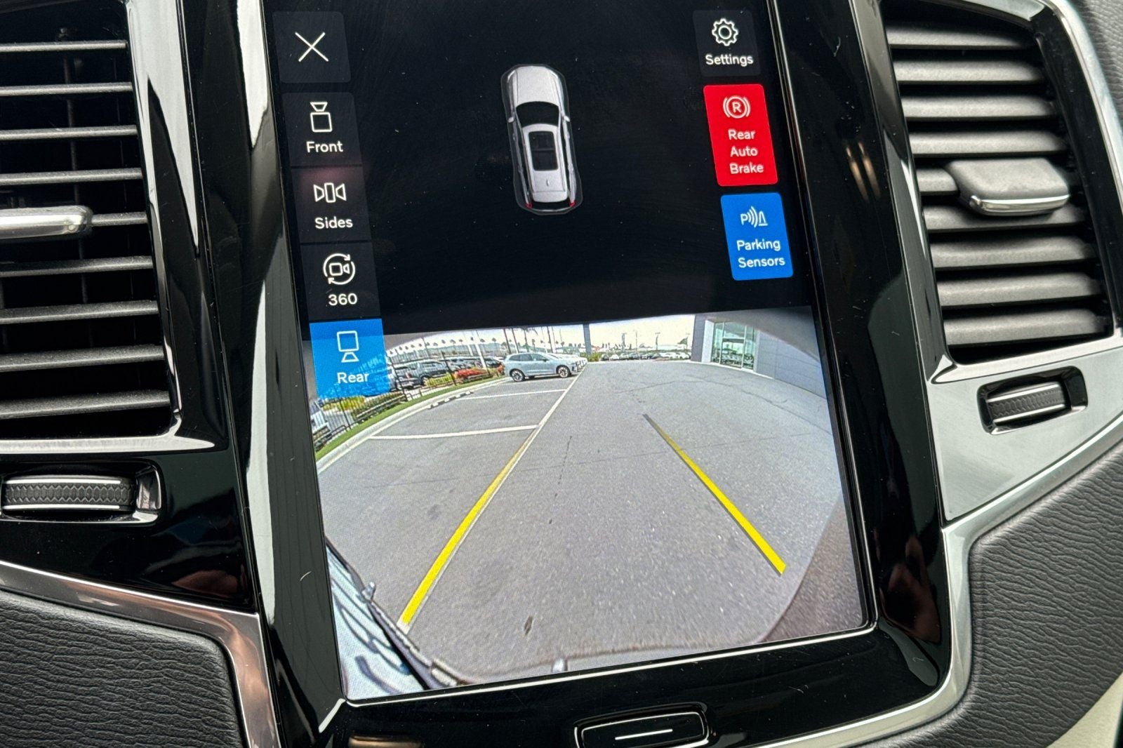 2023 Volvo XC90 B5 Plus