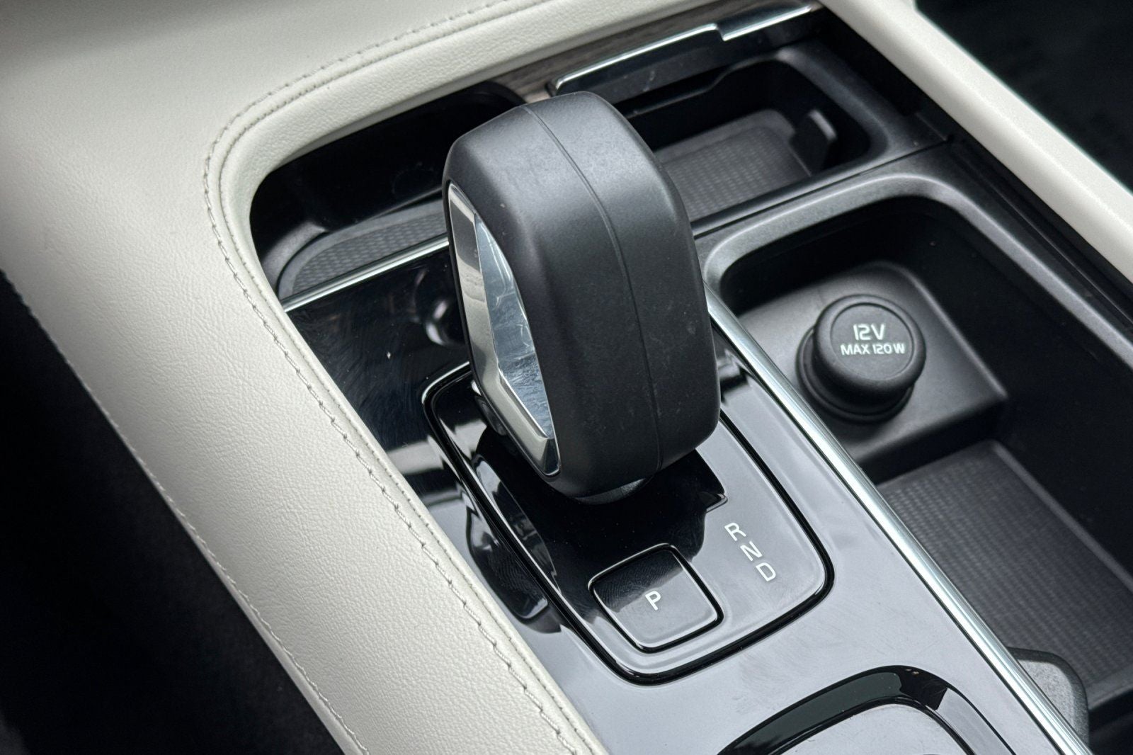 2023 Volvo XC90 B5 Plus