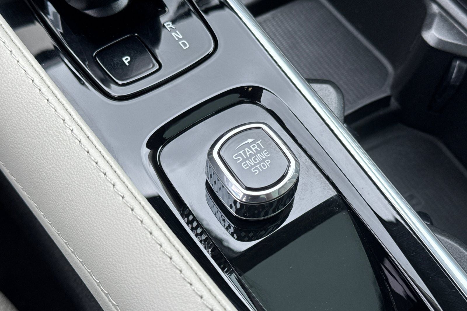 2023 Volvo XC90 B5 Plus