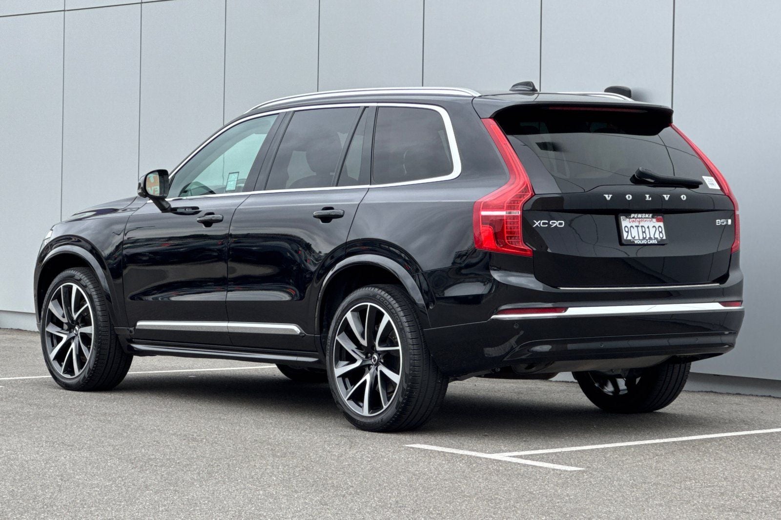 2023 Volvo XC90 B5 Plus