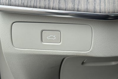 2023 Volvo XC90 B5 Plus