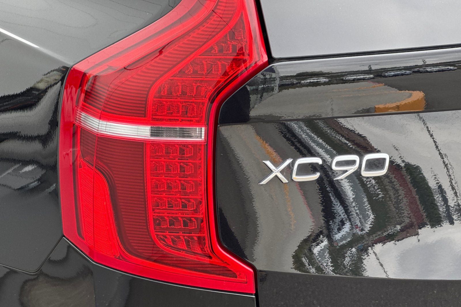 2023 Volvo XC90 B5 Plus
