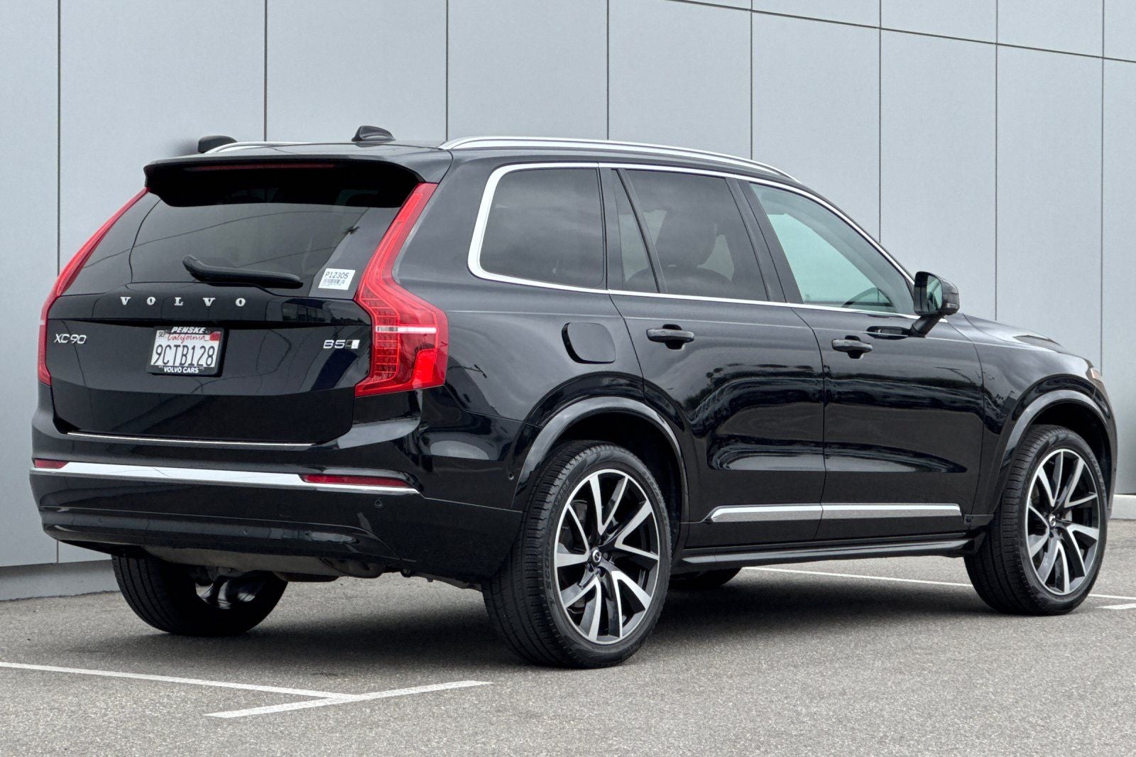 2023 Volvo XC90 B5 Plus