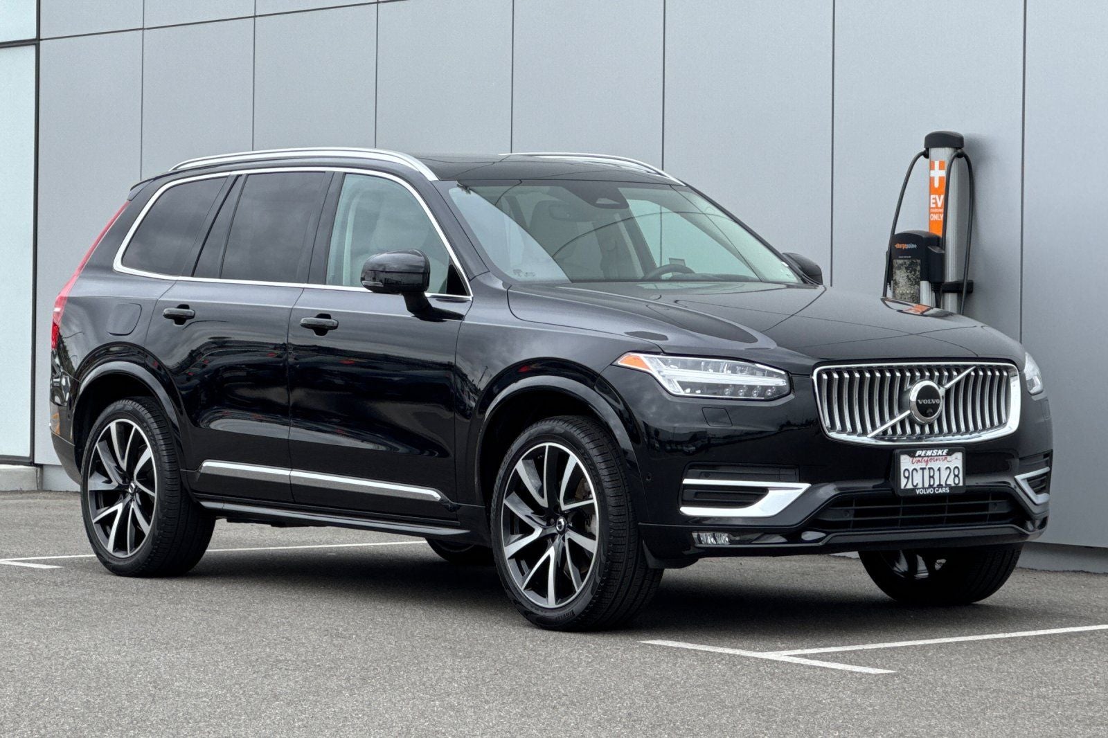 2023 Volvo XC90 B5 Plus
