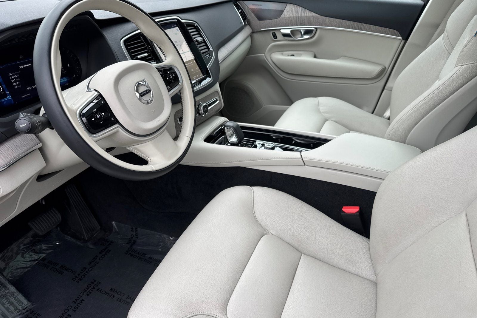 2023 Volvo XC90 B5 Plus
