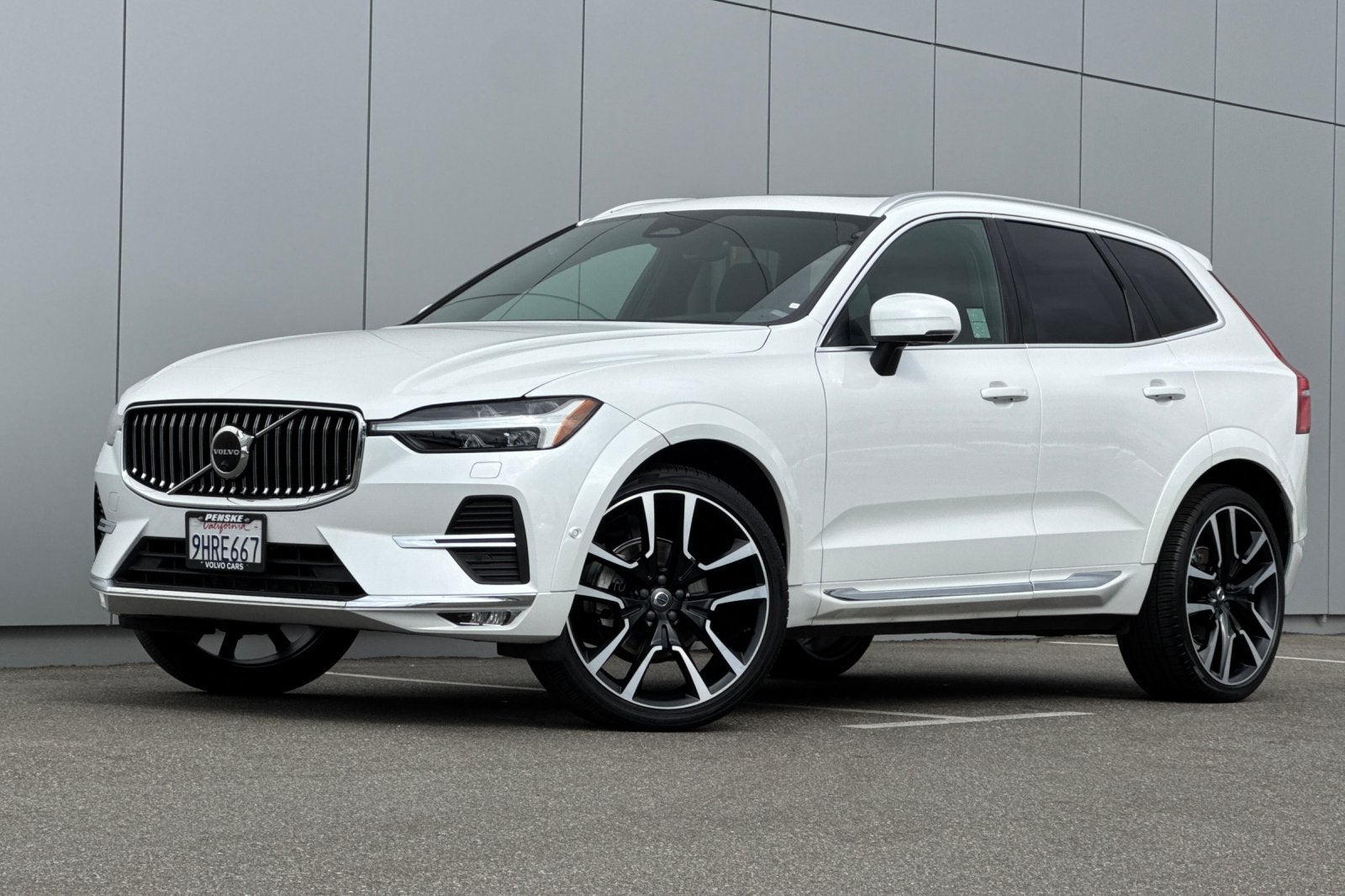 2023 Volvo XC60 B5 Ultimate Bright Theme
