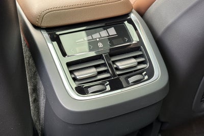 2023 Volvo XC60 B5 Ultimate Bright Theme