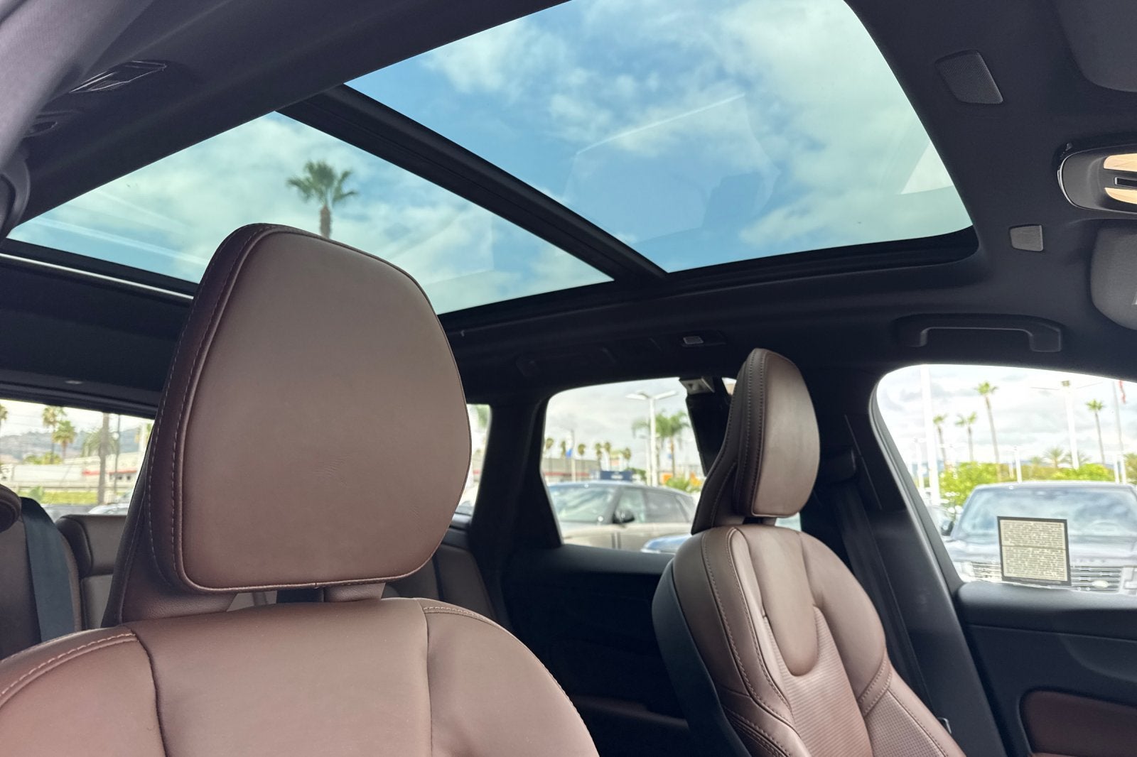 2023 Volvo XC60 B5 Ultimate Bright Theme