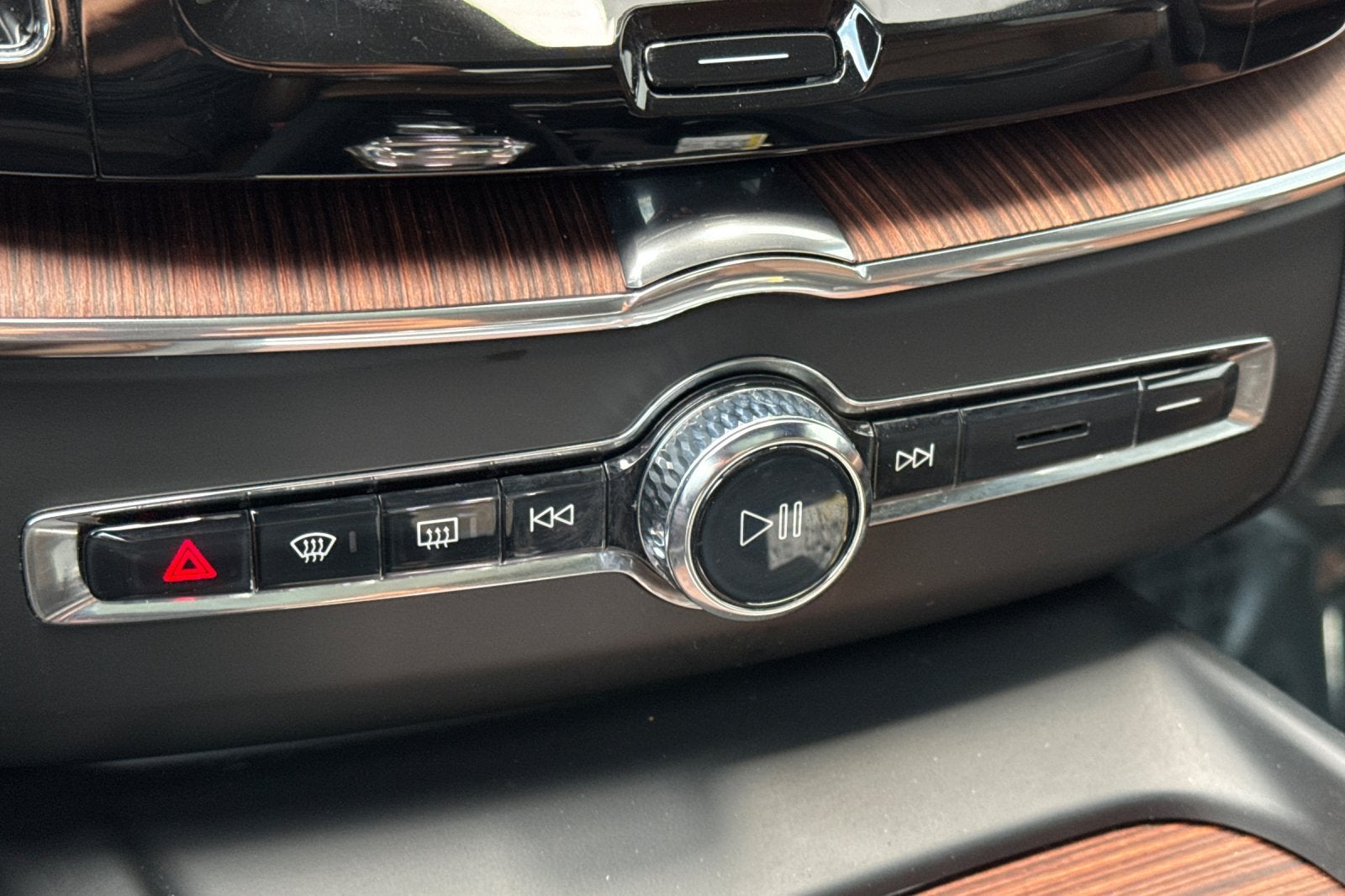 2023 Volvo XC60 B5 Ultimate Bright Theme