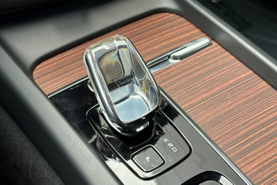 2023 Volvo XC60 B5 Ultimate Bright Theme