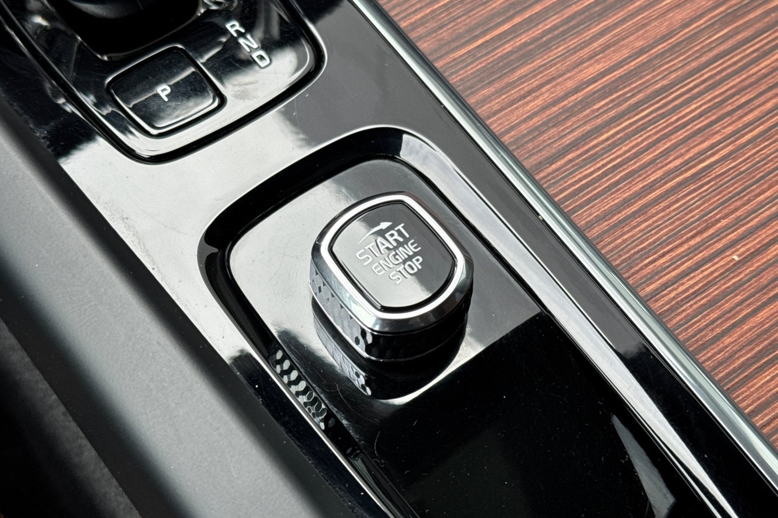2023 Volvo XC60 B5 Ultimate Bright Theme