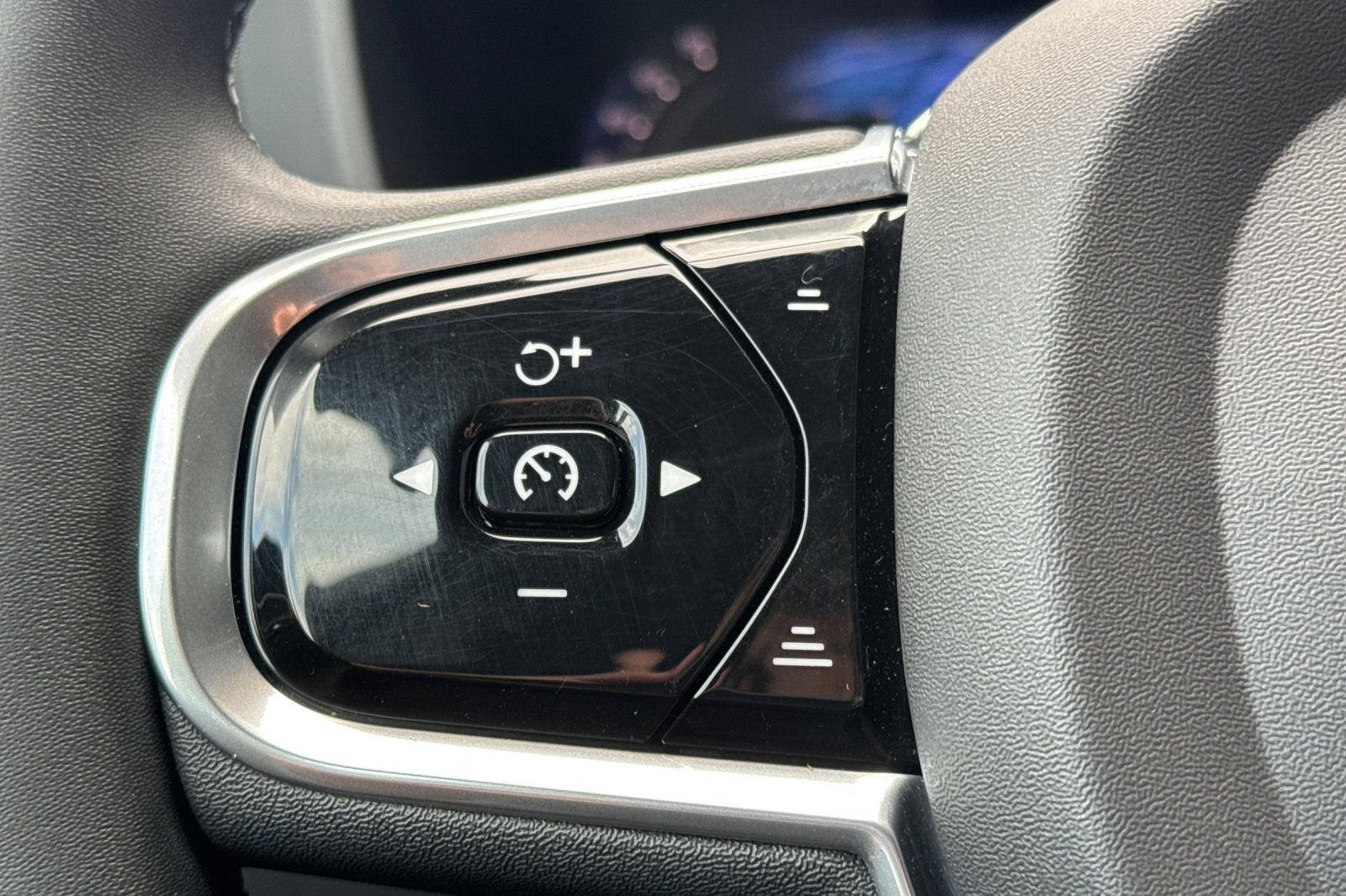 2023 Volvo XC60 B5 Ultimate Bright Theme