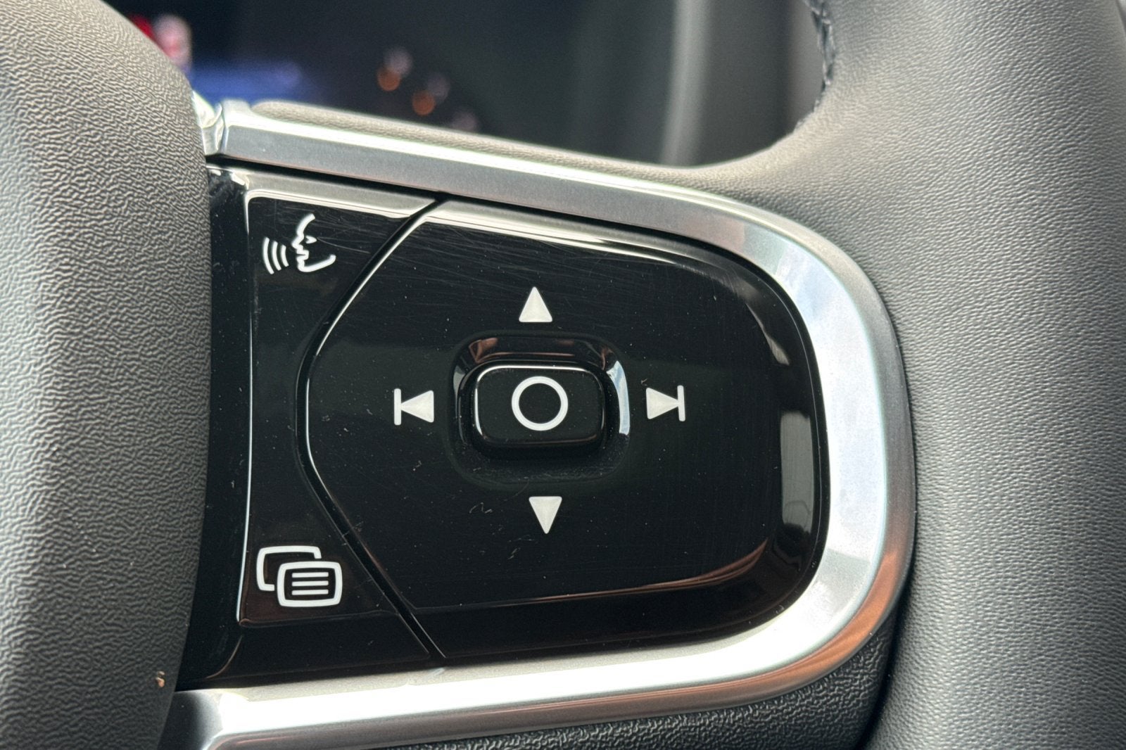 2023 Volvo XC60 B5 Ultimate Bright Theme
