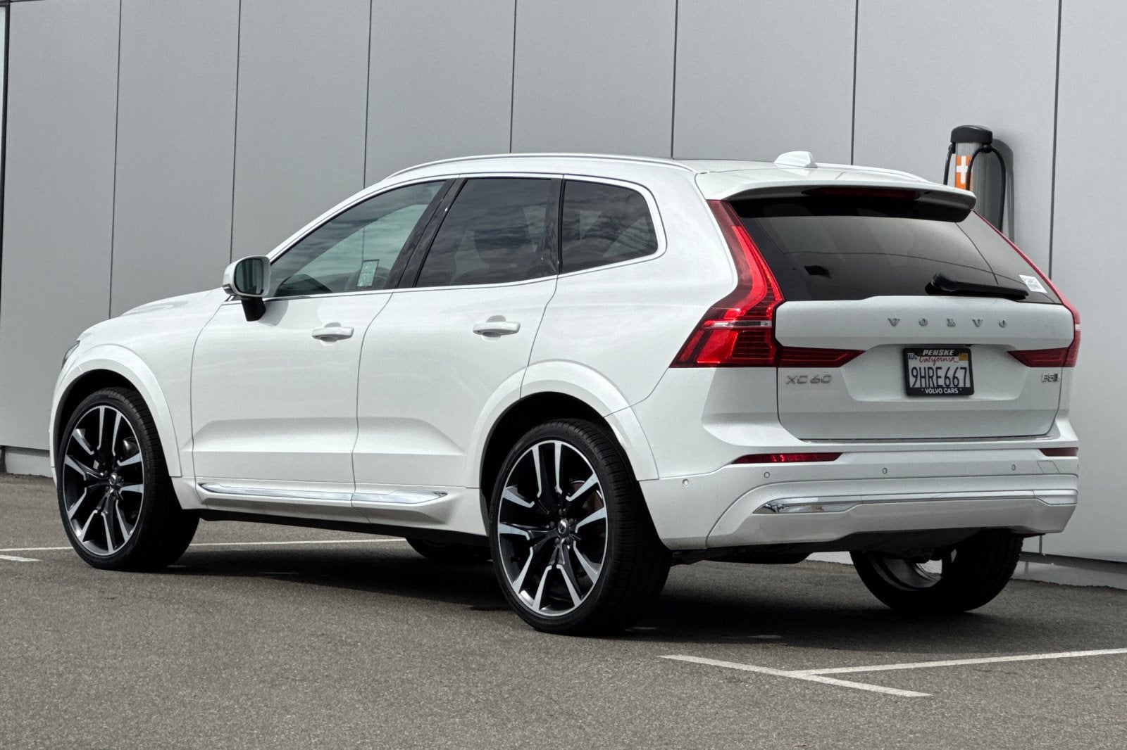 2023 Volvo XC60 B5 Ultimate Bright Theme