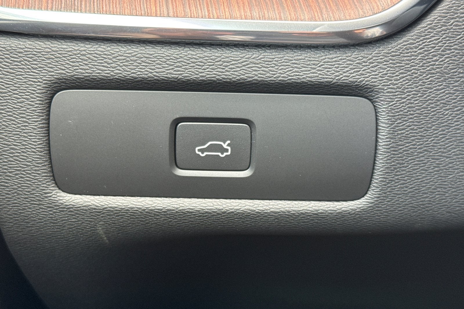 2023 Volvo XC60 B5 Ultimate Bright Theme