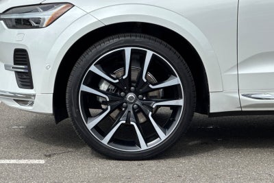 2023 Volvo XC60 B5 Ultimate Bright Theme