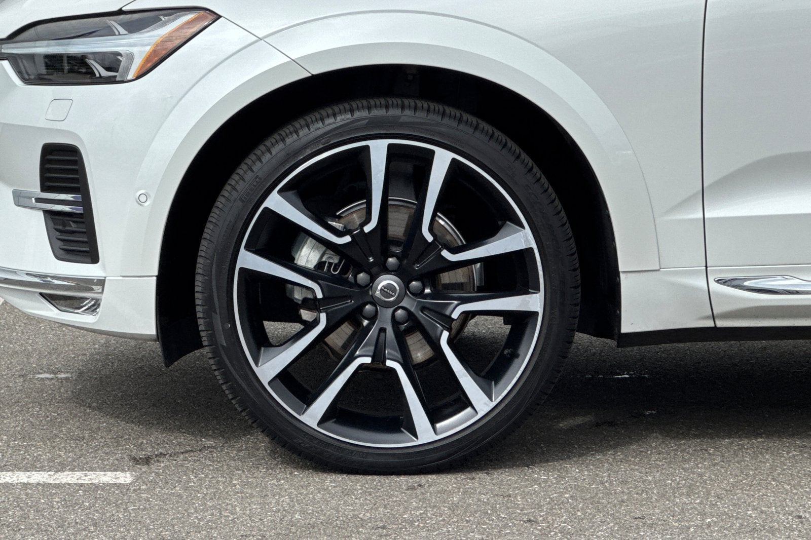 2023 Volvo XC60 B5 Ultimate Bright Theme