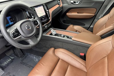2023 Volvo XC60 B5 Ultimate Bright Theme