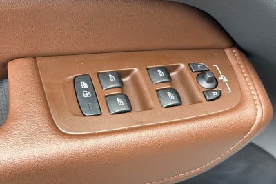 2023 Volvo XC60 B5 Ultimate Bright Theme
