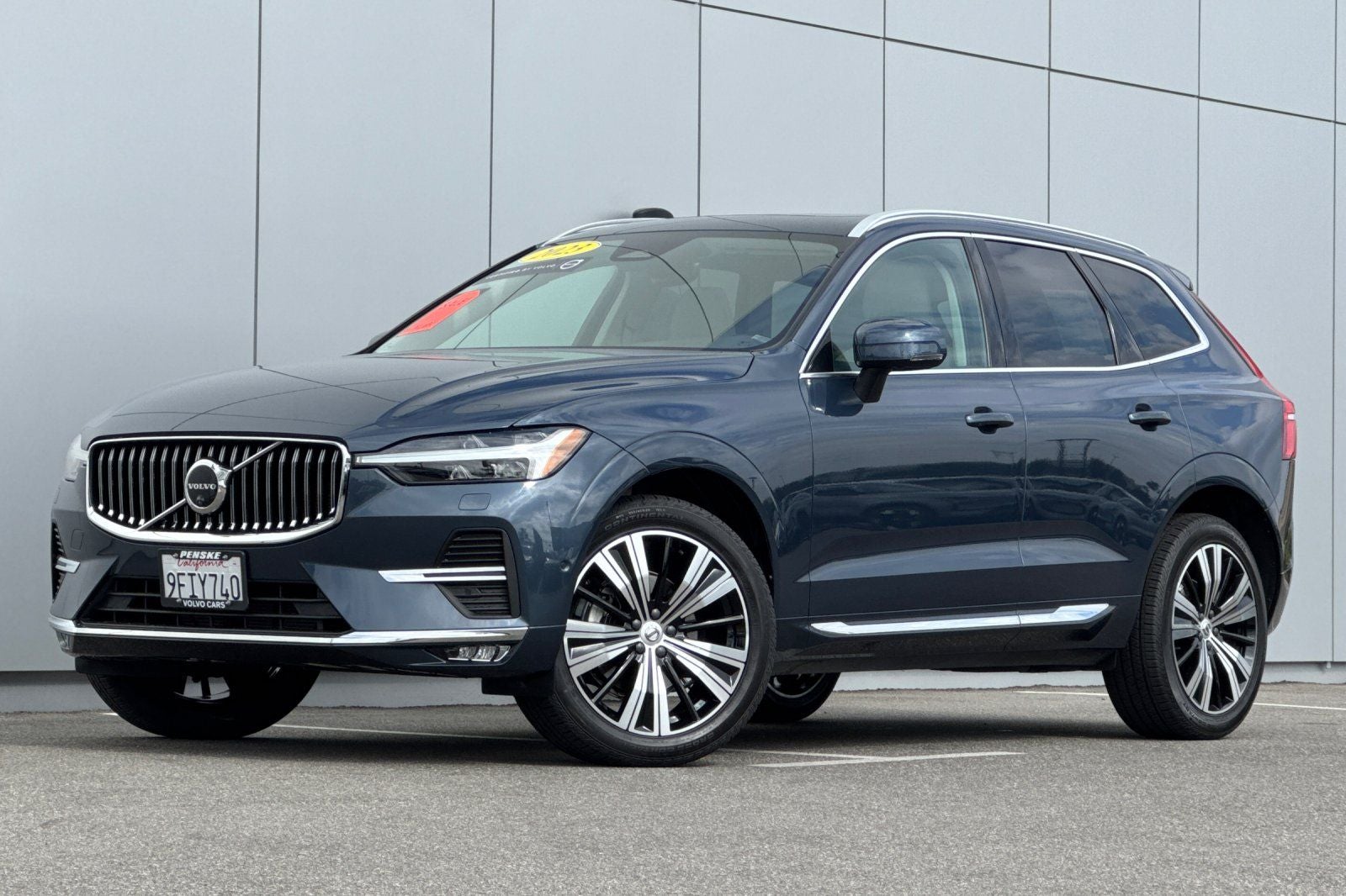2023 Volvo XC60 B5 Plus Bright Theme