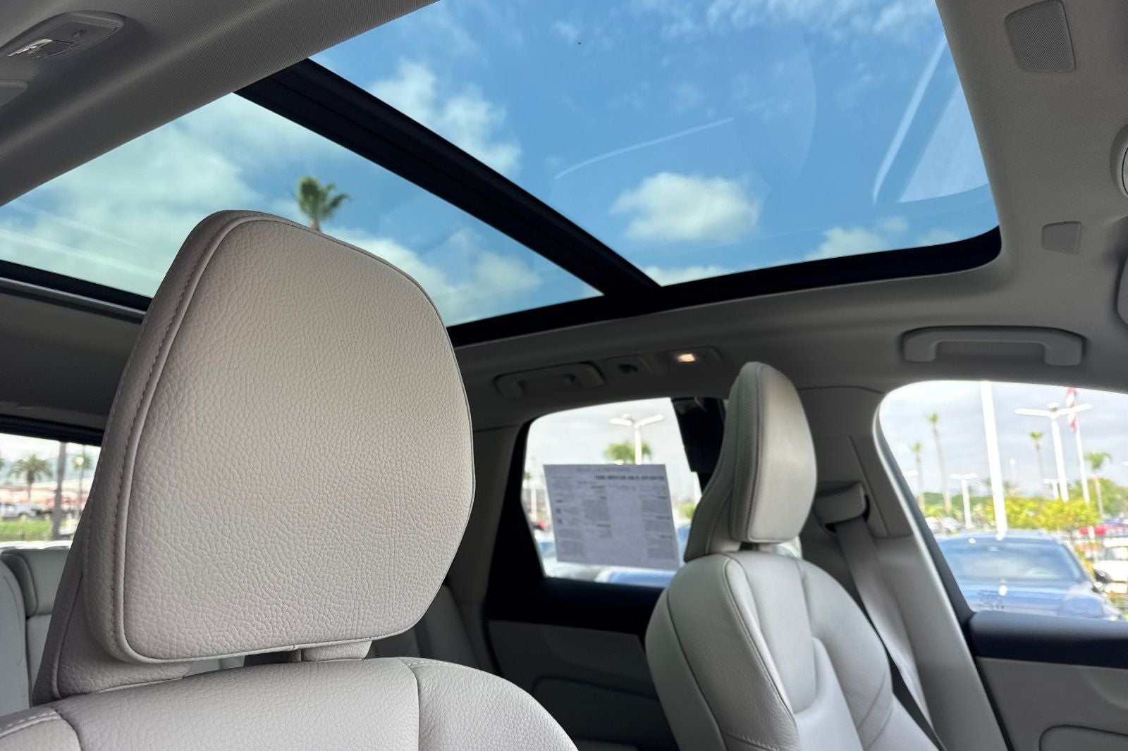 2023 Volvo XC60 B5 Plus Bright Theme