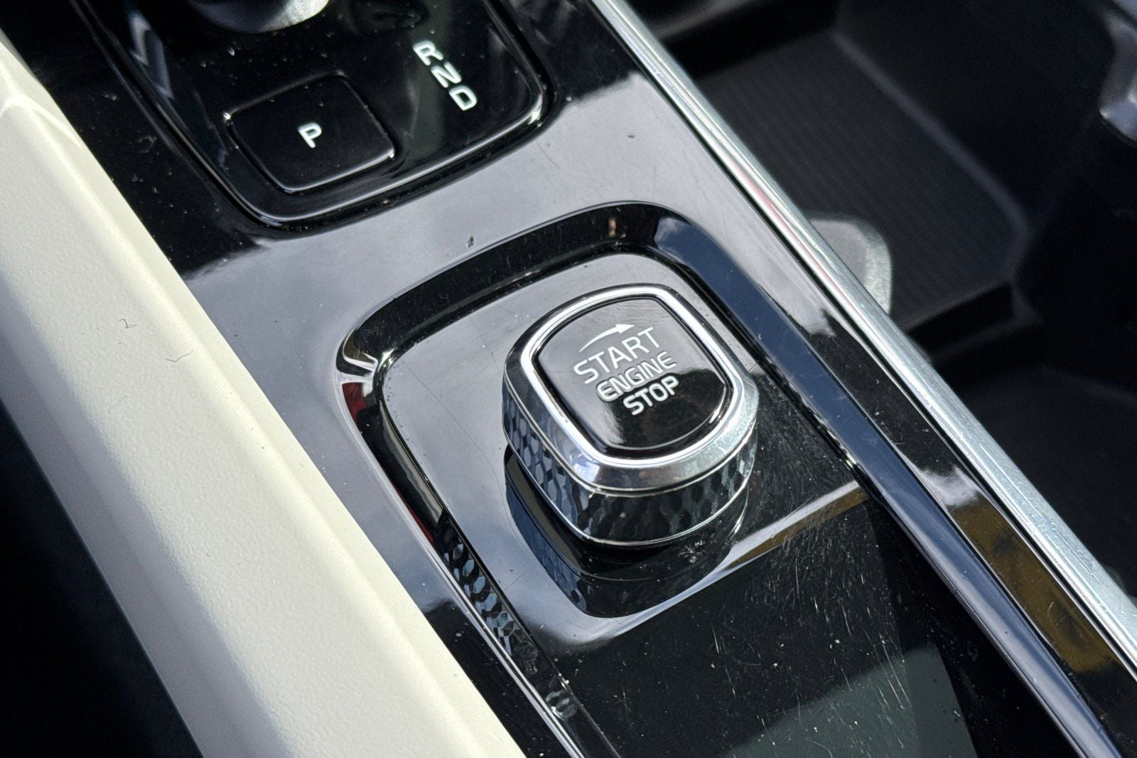 2023 Volvo XC60 B5 Plus Bright Theme