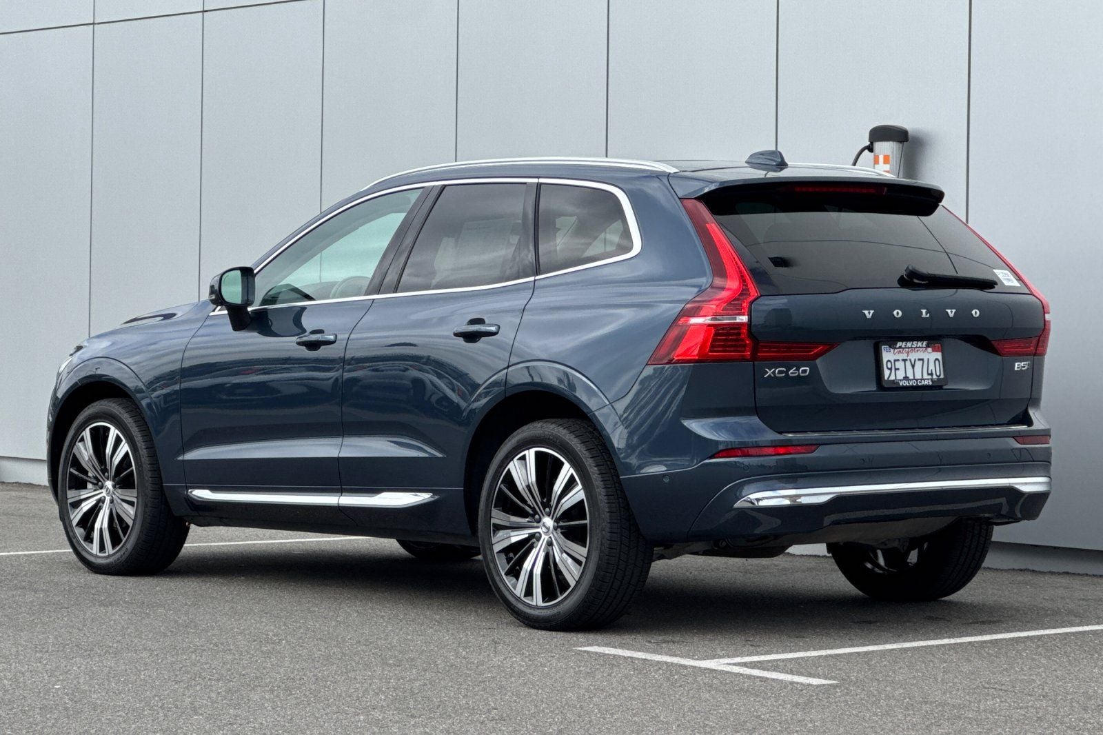 2023 Volvo XC60 B5 Plus Bright Theme