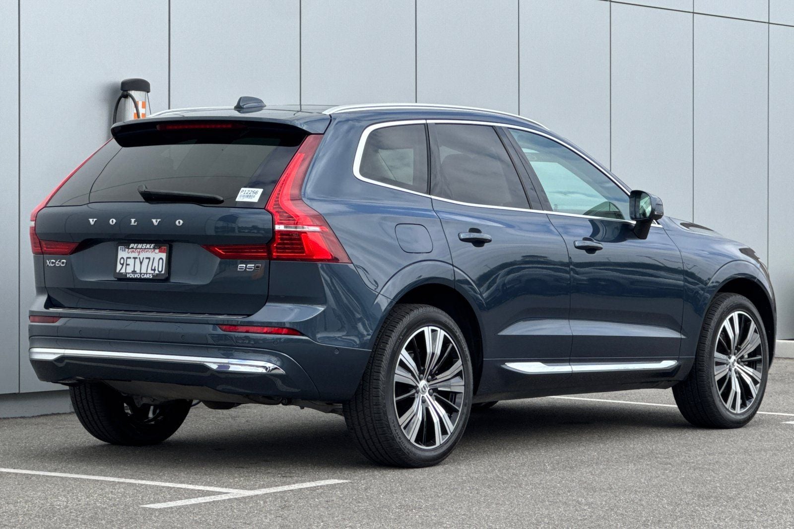 2023 Volvo XC60 B5 Plus Bright Theme