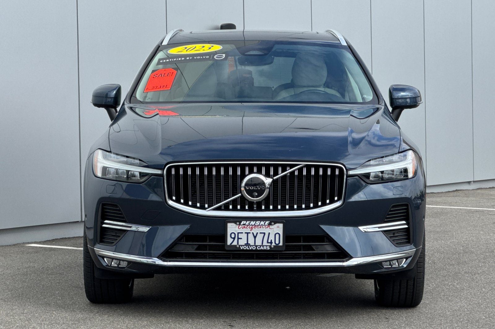 2023 Volvo XC60 B5 Plus Bright Theme