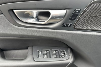2023 Volvo XC60 B5 Ultimate Dark Theme