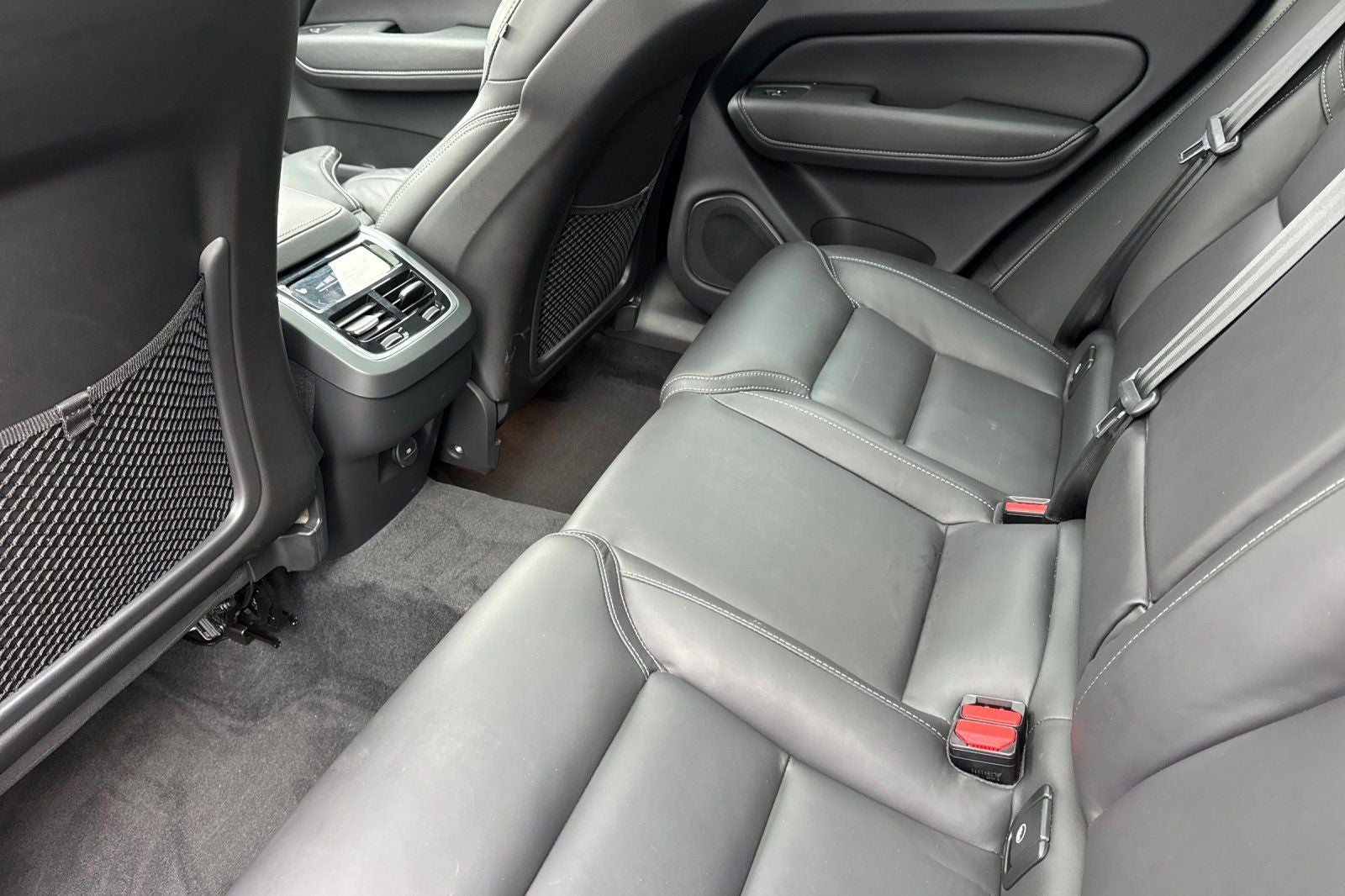 2023 Volvo XC60 B5 Ultimate Dark Theme