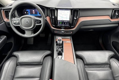 2023 Volvo XC60 B5 Ultimate Dark Theme