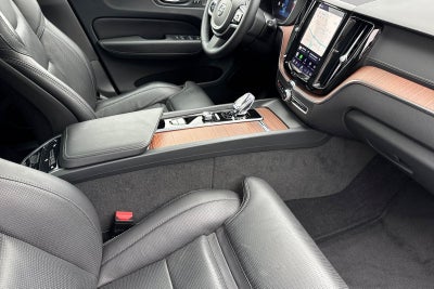 2023 Volvo XC60 B5 Ultimate Dark Theme