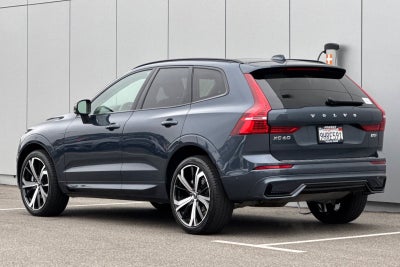 2023 Volvo XC60 B5 Ultimate Dark Theme
