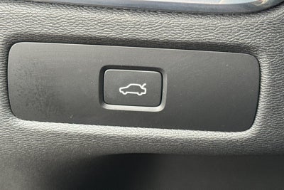 2023 Volvo XC60 B5 Ultimate Dark Theme