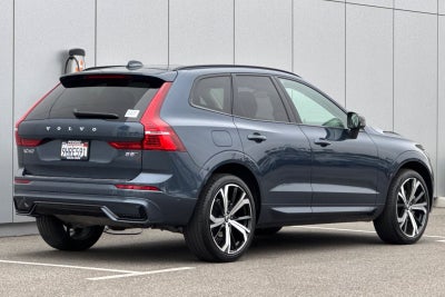 2023 Volvo XC60 B5 Ultimate Dark Theme