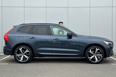 2023 Volvo XC60 B5 Ultimate Dark Theme