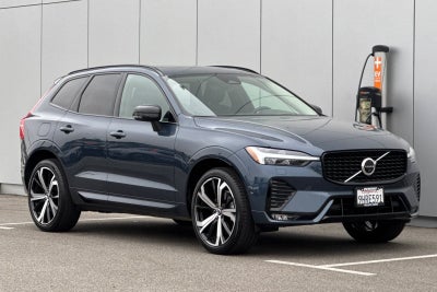 2023 Volvo XC60 B5 Ultimate Dark Theme